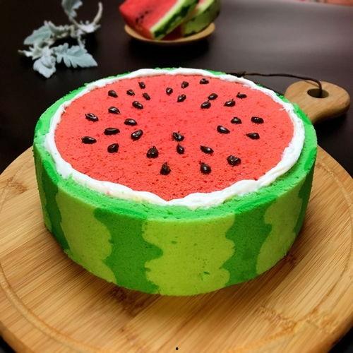 吃蛋糕的吃瓜博主,甜蜜瞬间引爆网络