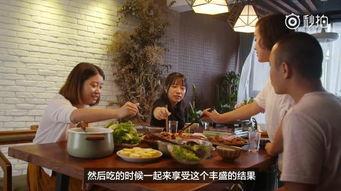 80后夫妻在家吃瓜,共享瓜果乐趣