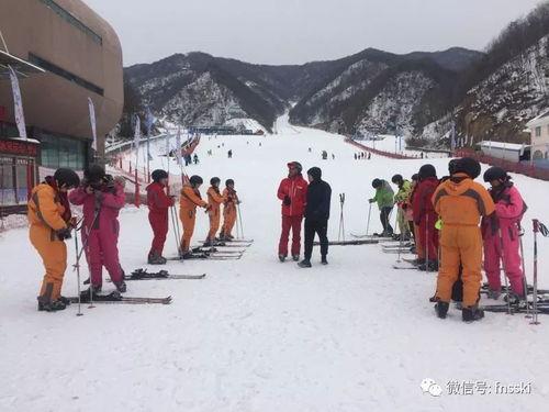 滑雪女朋友吃瓜,女朋友吃瓜背后的甜蜜故事